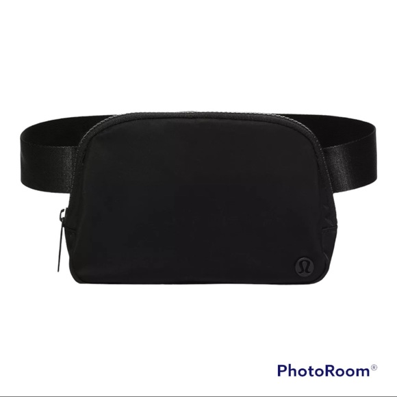 lululemon athletica Handbags - Lululemon Everywhere Belt Bag - Black - New With Tags